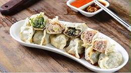 诚淘机械仿手工饺子机操作简单方便