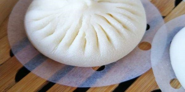 购买早餐时，发现每个包子下面都有一张纸，这是为什么呢？